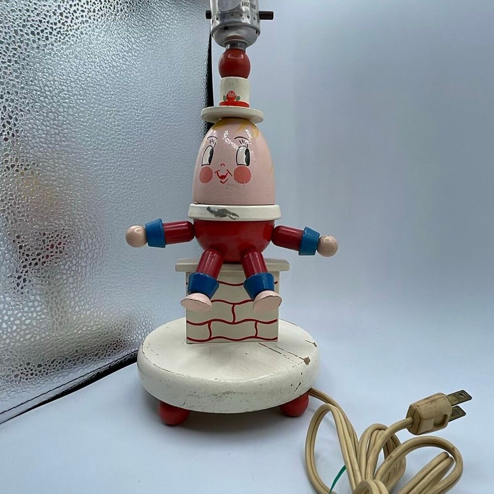 MCM Nursery Plastic wooden Humpty Dumpty hand painted lamp.